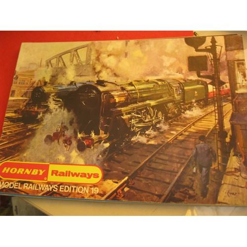 1325 - The Hornby Catalogue 17th 19th and 20th Edition along with track plans all in very good condition ha... 