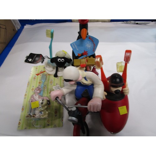 1329 - 4 Wallace and Gromit toothbrush holders