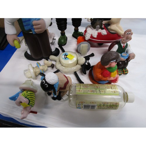 1330 - Various Wallace and gromit bubble bath items along with a Shaun soap dish and three nail cleaning br... 