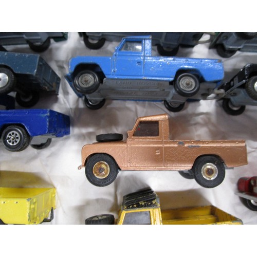 387 - 26 Corgi Land Rovers, some repaints but has the benefit of having some great models including 4 brea... 