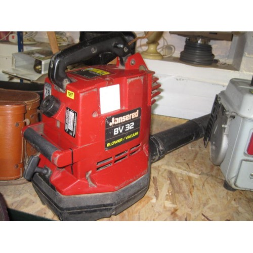 256 - A Jonsered Garden Leaf Blower/Vaccum Model BV32 in good cosmetic condition and in working order