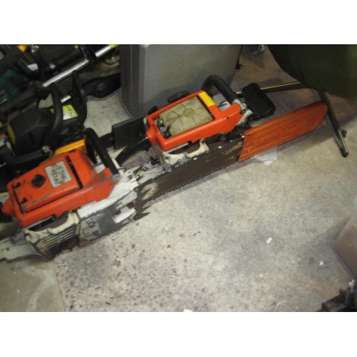 257 - A Stihl 051AV heavy duty chainsaw in working order plus a spare engine for the same