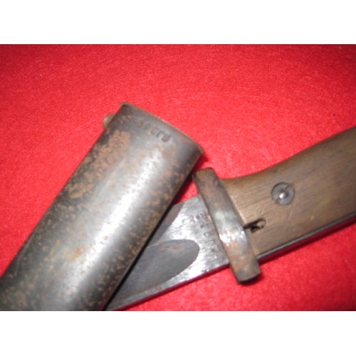 205 - A WW2 German K98 Bayonet in Scabbard in good order. Bayonet stamped 44CRS for Paul Weyersberg Co, Wa... 