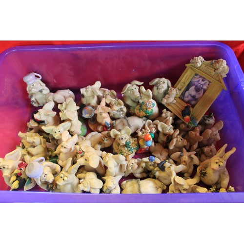 37 - Large amount of 'Piggins' figures and other pig figures