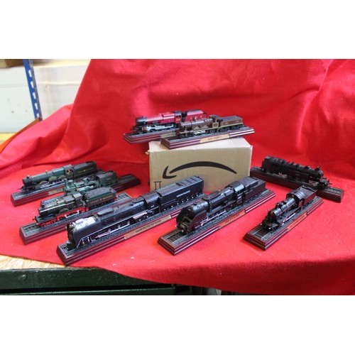 207 - A large collection of vintage plinth-mounted railway engines