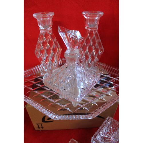 42 - A selection of glassware