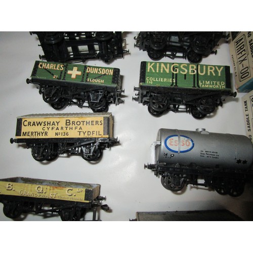 295 - 2 Airfix saddle tank kits one part built . An airfix mineral wagon kit unmade.
12 Peco premade wonde... 