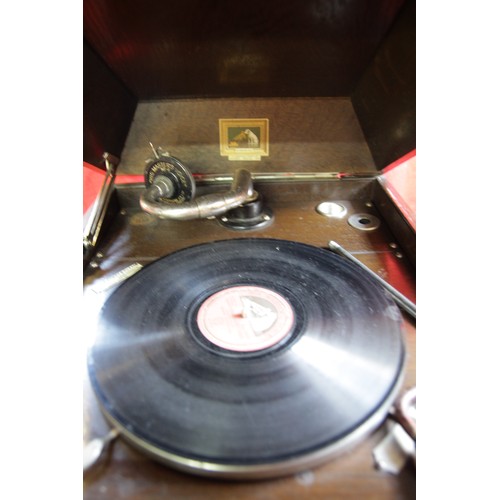 174 - A tabletop wind-up oak cased gramophone