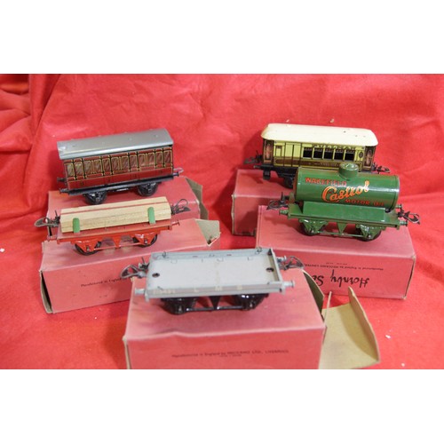 220 - A selection of boxed Hornby Series O Gauge Wagons & Coaches, comprising No1 Pullman Coach Composite ... 