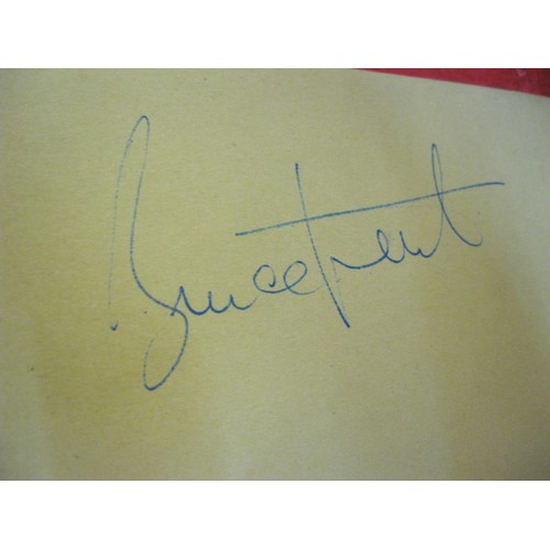 245 - Spurs/Tottenham Hotspur FC Interest: A vintage autograph album featuring the signatures of the 1947/... 