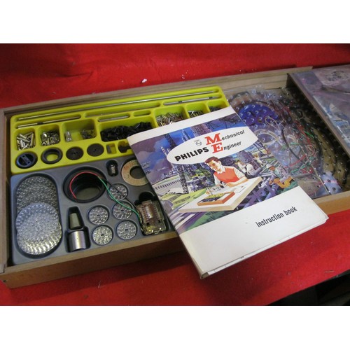 302 - A vintage Philips 'Mechanical Engineer' set in original wooden case, appears complete with instructi... 