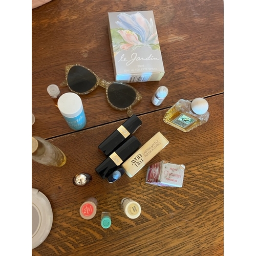 180 - Bag of vintage perfume/makeup (some unused)