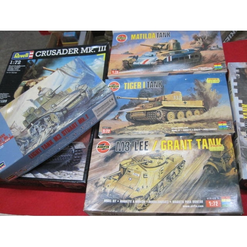 255 - A selection of 7 vintage model kits of tanks comprsing Revell 1:72 03125 Crusader MkIII, 03133 Pz Kp... 