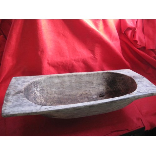 275 - A vintage wooden dough trough coming in at about two feet long by one wide by 7 inches high .
Capaci... 