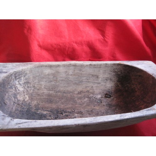 275 - A vintage wooden dough trough coming in at about two feet long by one wide by 7 inches high .
Capaci... 