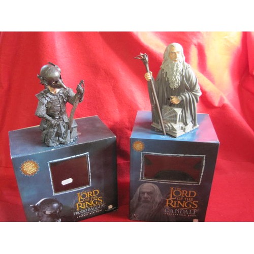 185 - A pair of Lord of the Rings collectable busts by Gentle Giant Ltd featuring Frodo Baggins in Orc Arm... 