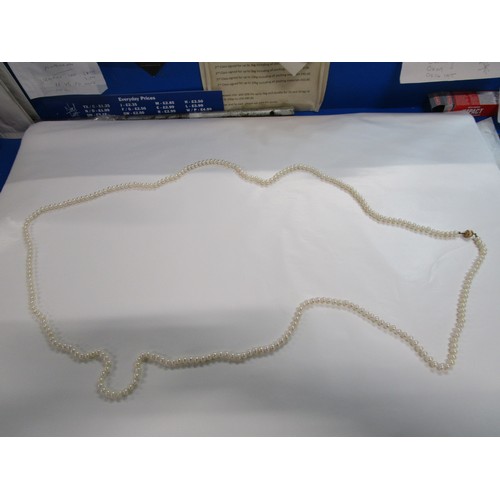 125 - A very large string of cultured pearls with a clasp marked 14k 1m .
Over 5ft in length so can be wor... 