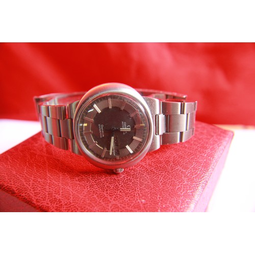 284 - 1970's Omega Dynamic gents' watch.  Automatic on Omega stainless steel strap, day indicator features... 