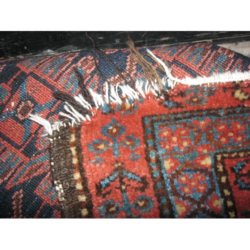 118 - A good quality hand woven rug, approximate size 3'8