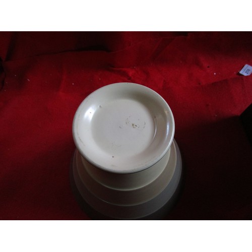 42 - Poole pottery art Deco Everest 4 colour conical vase from the 1920s .
Mint condition no chips cracks... 