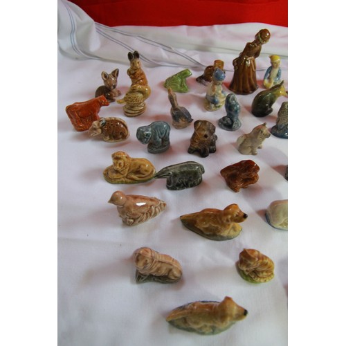 31 - A vintage tin of Wade Whimsies and others