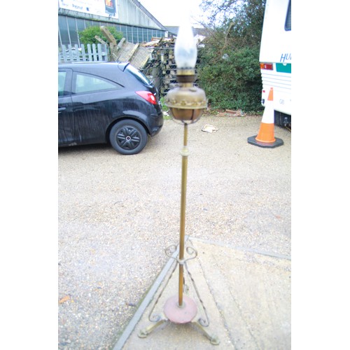 111 - x1 oil lamp on stand