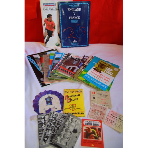 175 - A large selection of vintage football programmes and ticket stubs