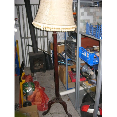 113 - An imposing darkwood standard lamp with fluted shaft standing on tripod base, roughly 5'6