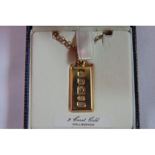 146 - A 9ct gold cased ingot commemorating the Golden Jubilee of HM Queen Elizabeth II in 2002, in good or... 