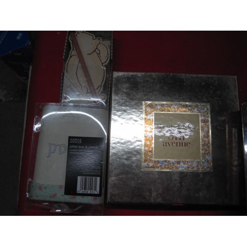 10 - Elizabeth Arden perfume and other items including gift sets