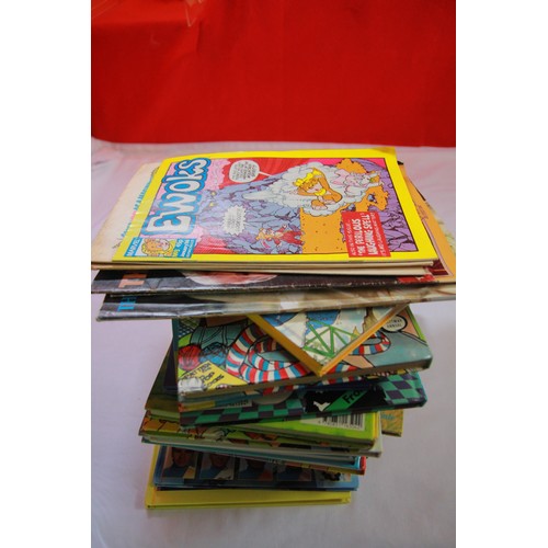 22 - An assortment of children's annuals from the 1970s plus several comics