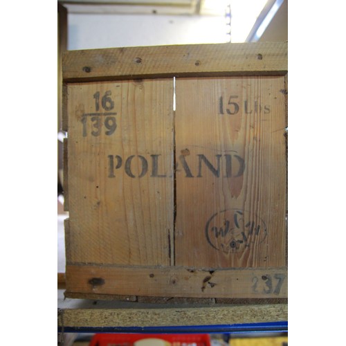 275 - A vintage wooden egg crate