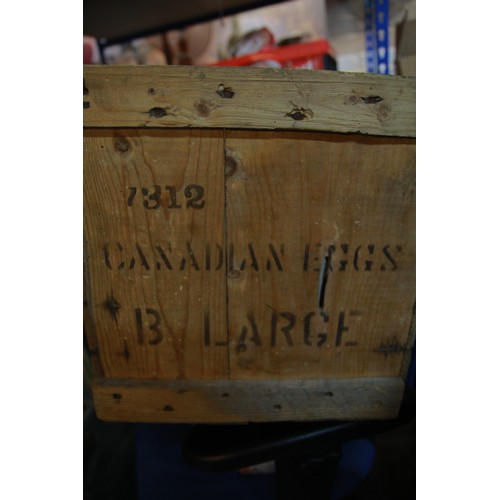 276 - A vintage wooden egg crate