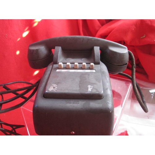 196 - x2 vintage Bakelite telephones