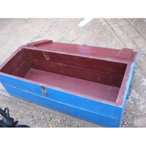 280 - Large and robust blue painted tool chest
H – 12”, W – 38”, D – 14”