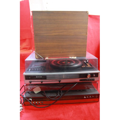 61 - A vintage Waltham STM-15 stereo system with speakers, good cosmetic condition, with instructions, an... 