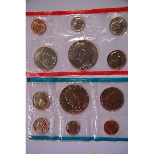 53 - A pair of US proof sets including $1, both 1976, sealed in original plastic packets