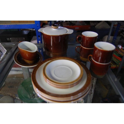 22 - Poole Pottery Chestnut 4 breakfast plates,4 cups and saucers, Gravy boat and saucer and deep cassero... 