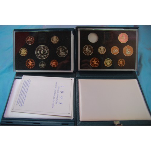 47 - A pair of UK proof sets, cased, 1989 and 1993,