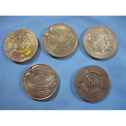 55J - 5 x uni-metallic old-style £2 coins comprising 1986 XIII Commonwealth Games, 2 x 1995 Peace Dove and... 