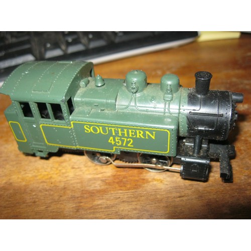 184 - A Lima 0-4-0 Tank Engine, Southern 4572, in good cosmetic condition