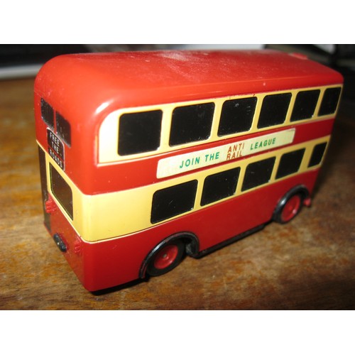 194 - A 1995 Tomy Bulgy bus from Thomas the Tank Engine in very good condition