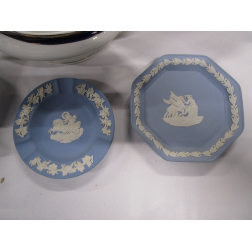 137 - Two Myott and sons oval tureens with lids and a gravy/sauce boat along with three pieces of Wedgwood... 