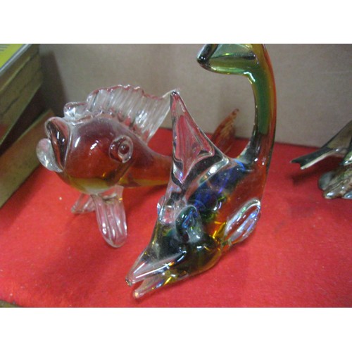 46 - 2 Glass fish one with a Murano sticker.
No chips or cracks