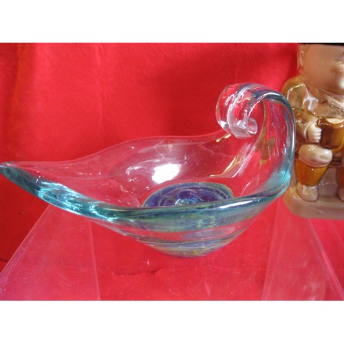 73 - A Beautiful glass mushroom 4 inches tall along with a Murano looking Leaf shape dish .
Also in lot a... 