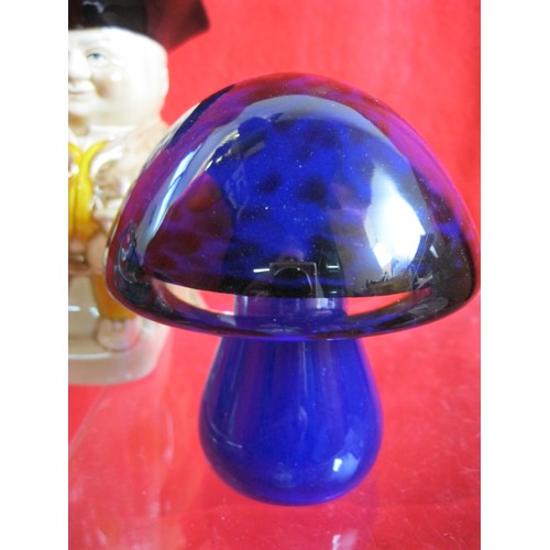 73 - A Beautiful glass mushroom 4 inches tall along with a Murano looking Leaf shape dish .
Also in lot a... 