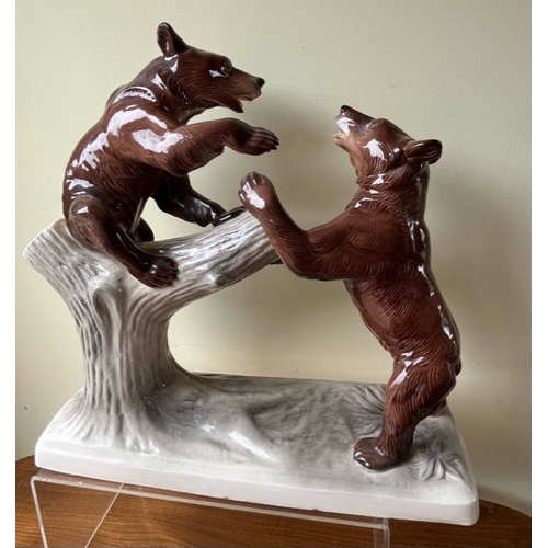 180 - Hertwig & Co Katzhutte Fighting Bears.

A large figure that stands 37cm tall.
Probably 1950s