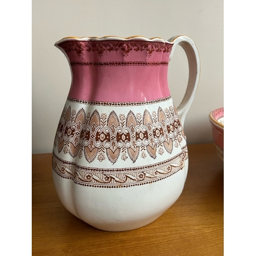 182 - Antique Copeland & Spode late Victorian wash jug and bowl set.

Striking pink design.

Bowl diameter... 