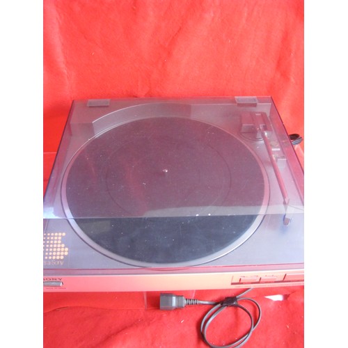 109 - A Sony PS-LX20 turntable with perspex cover