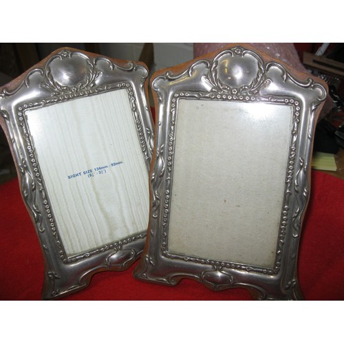 264 - A pair of silver fronted photograph frames to take pictures 5 1/4